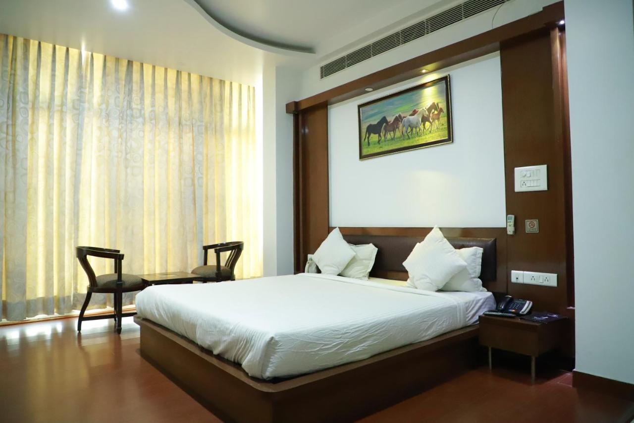 Hotel Parth Inn Ghaziabad Exterior foto