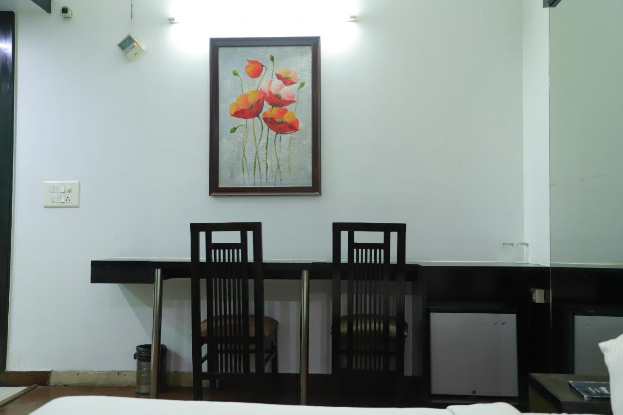 Hotel Parth Inn Ghaziabad Exterior foto